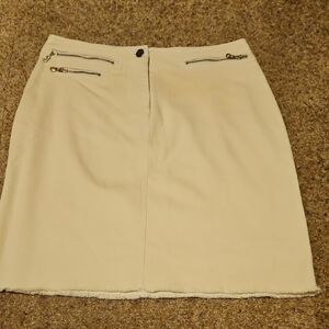 Stylish Cream Pencil Skirt with Zipper Details